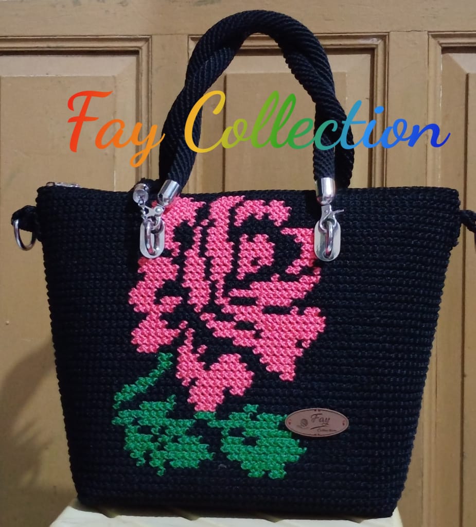 Tas rajut motif bunga mawar